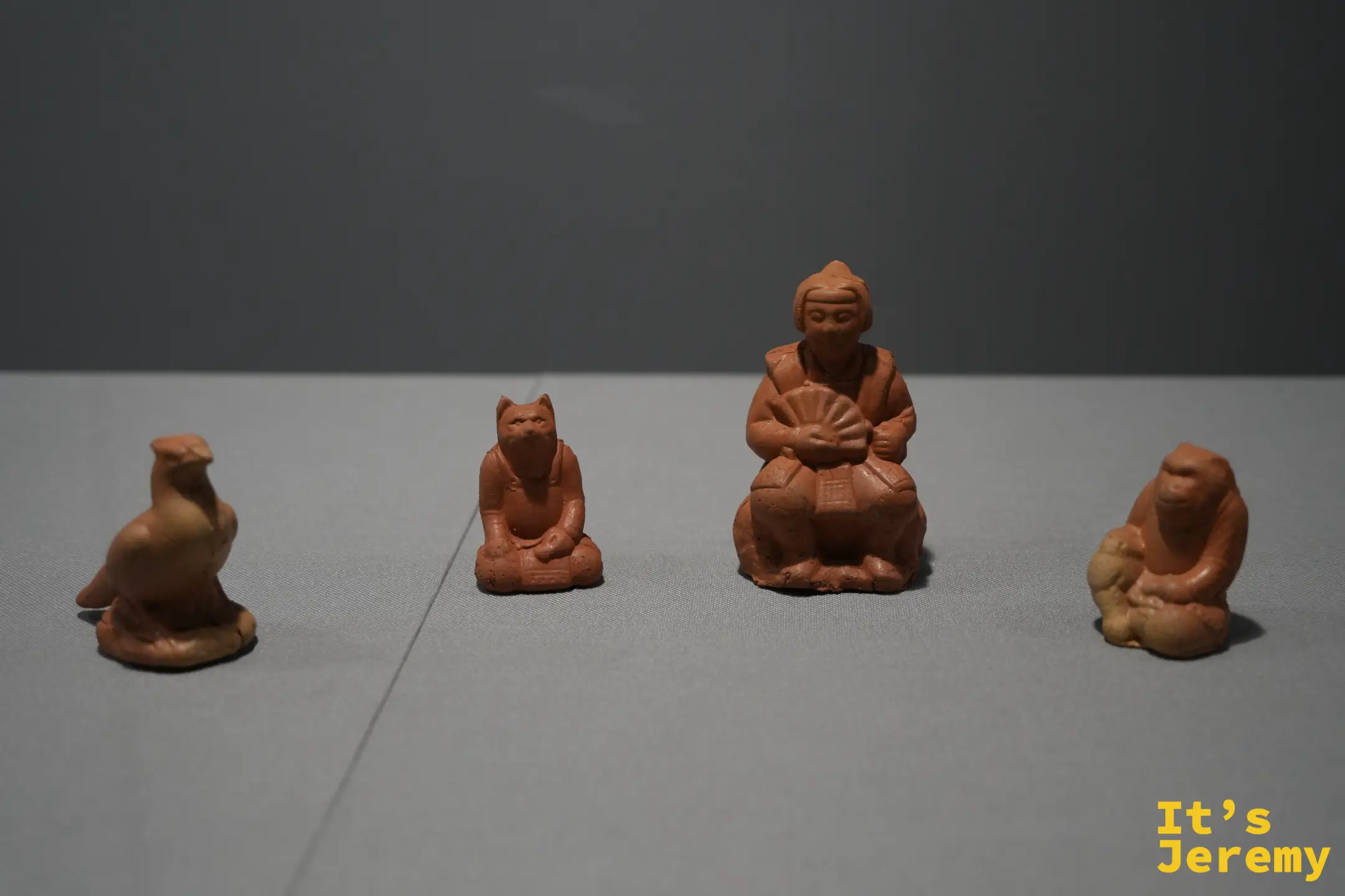 城內展出的桃太郎與三隻動物夥伴泥人形
