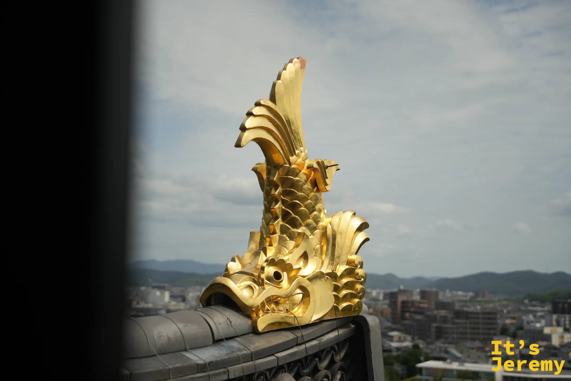 金鯱瓦與岡山市景遠眺