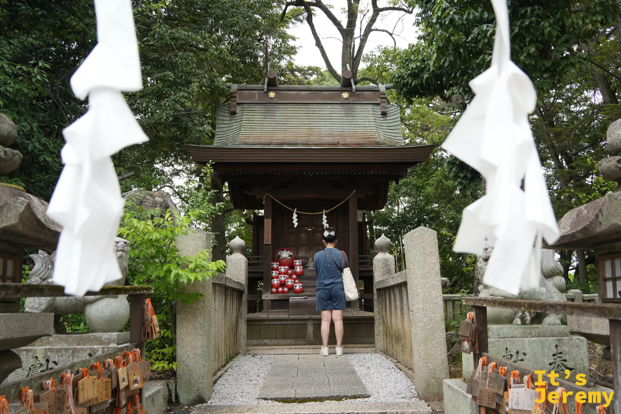菅原神社前參拜的遊客