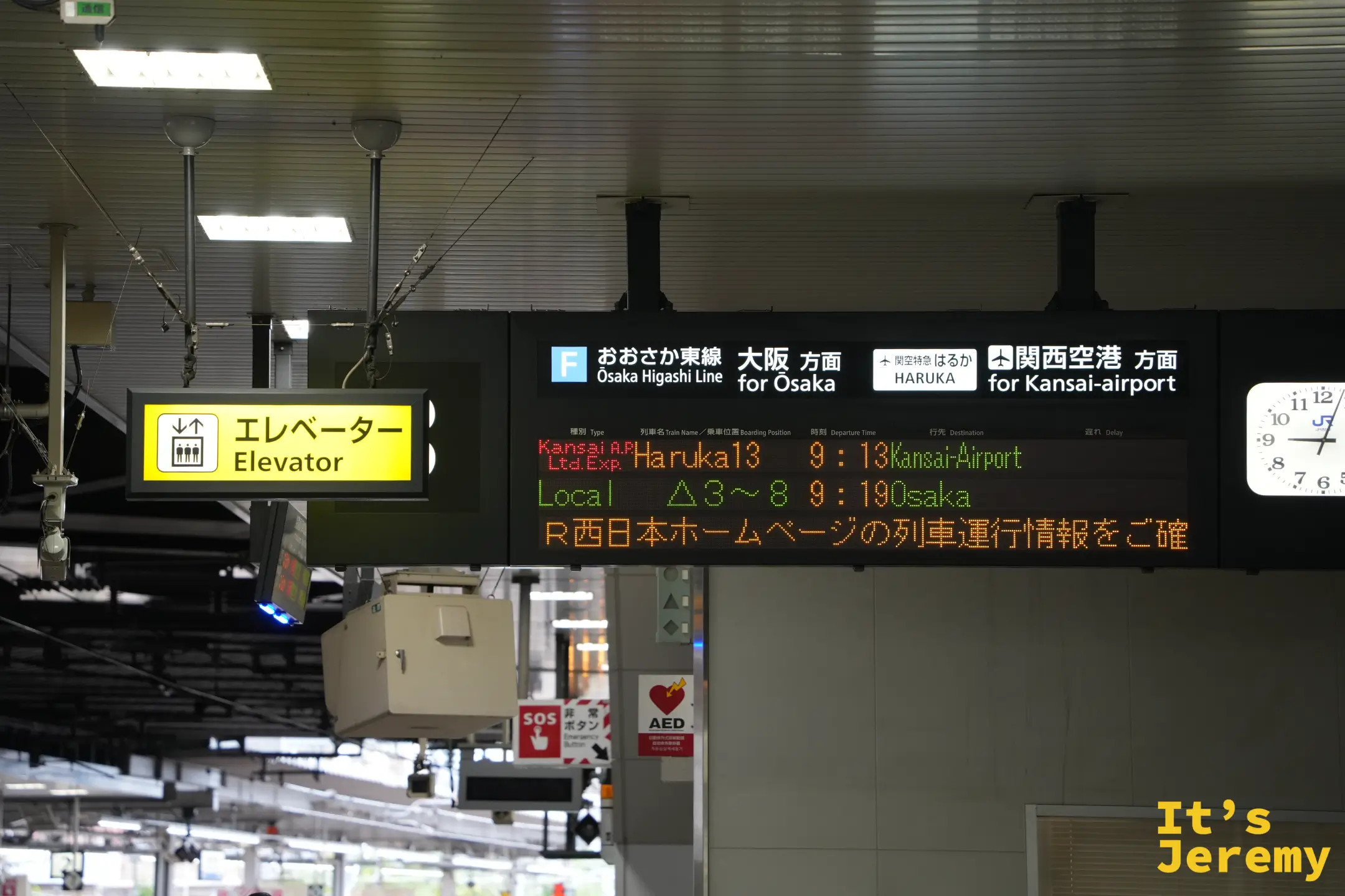 在來線月台上的列車資訊看板