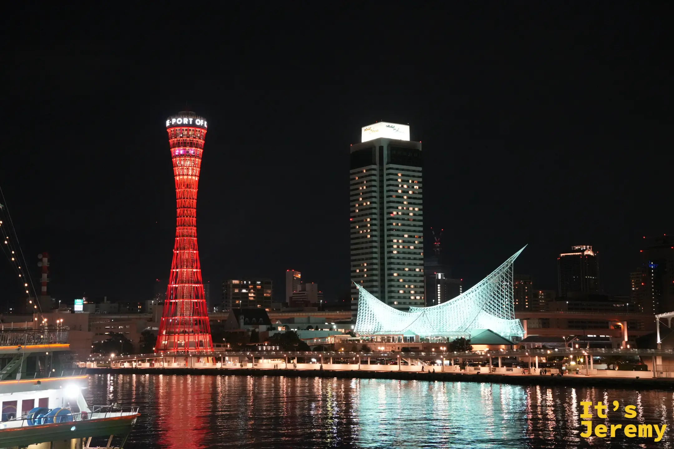 神戶港塔與 Hotel Okura 大樓、海洋博物館的夜景