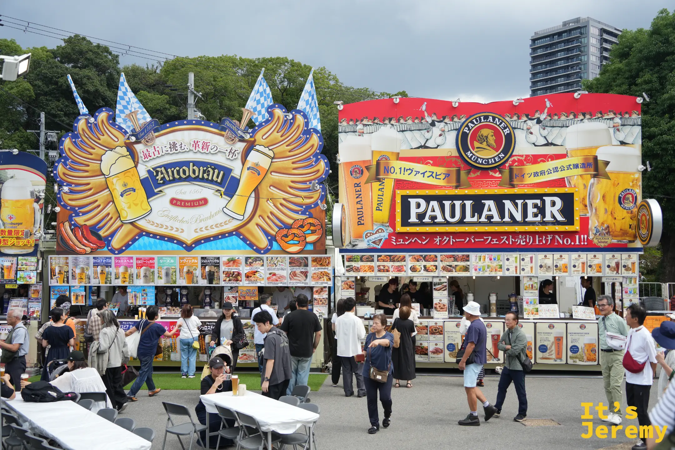 天芝 Oktoberfest 的帳篷與長桌