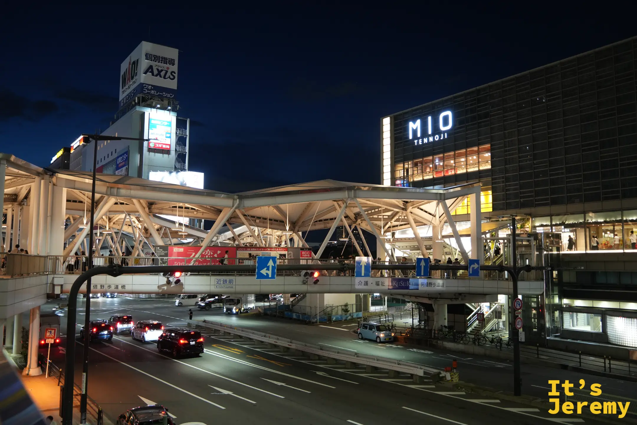 夜晚的阿倍野步道橋
