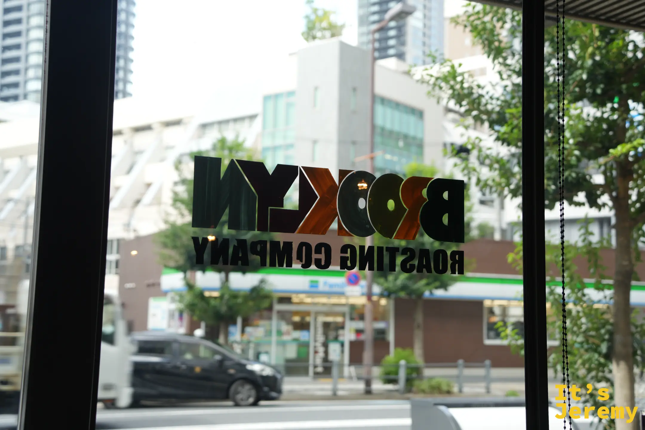 從店內看出去的街景